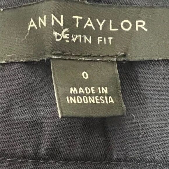 Ann Taylor Devin Fit Navy Shorts size 0 - Picture 3 of 4